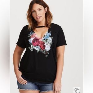 Torrid 00x 10 Black Spring Florals Distressed Choker Neck Tee NWT